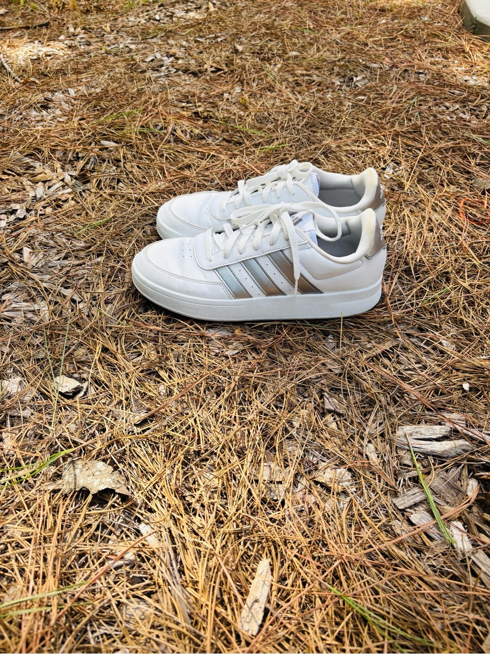 Adidas Breaknet 2.0 Women’s White Sneakers with Metallic Silver Stripes size 9.5 - Picture 3 of 11